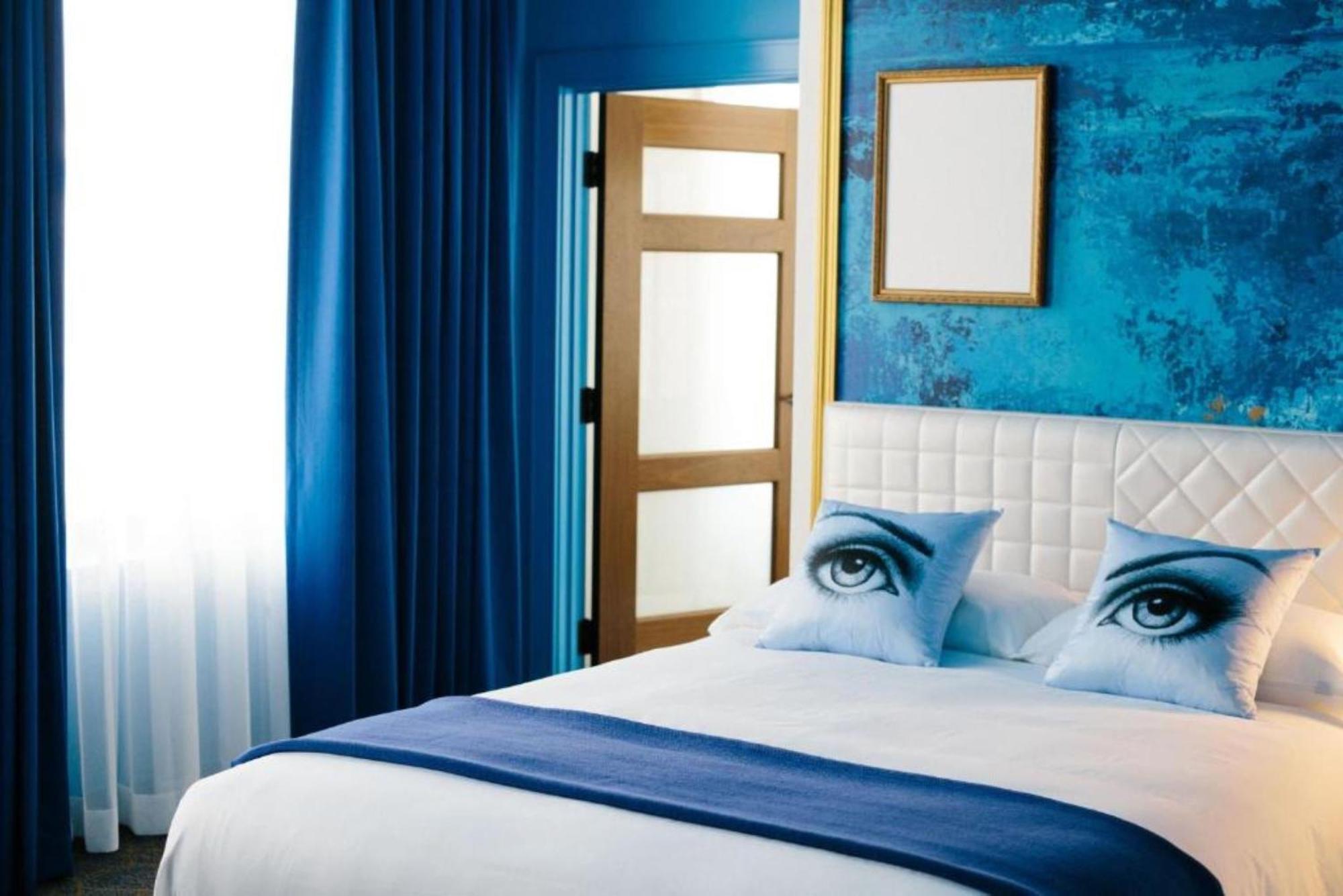 Angad Arts Hotel St Louis, Tapestry Collection By Hilton Saint Louis Dış mekan fotoğraf A bedroom at the hotel