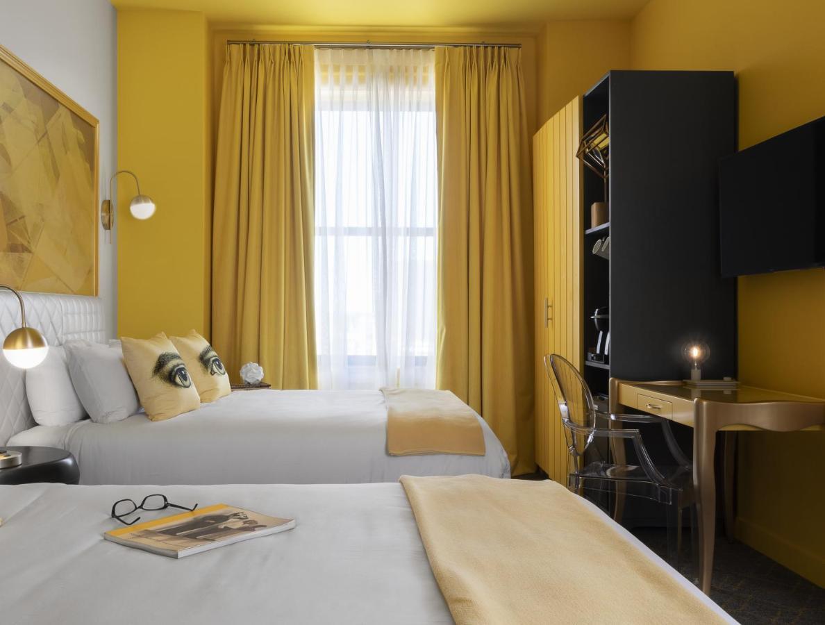 Angad Arts Hotel St Louis, Tapestry Collection By Hilton Saint Louis Dış mekan fotoğraf A room at the Hotel Carlton