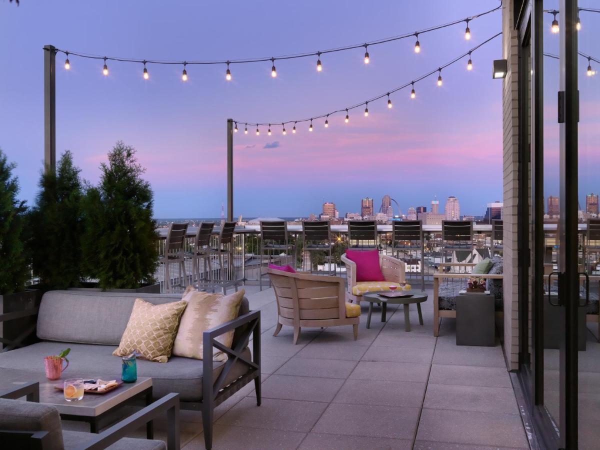 Angad Arts Hotel St Louis, Tapestry Collection By Hilton Saint Louis Dış mekan fotoğraf Rooftop at 1001 Cooper